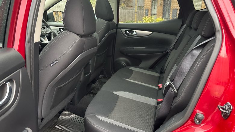 Nissan Qashqai 1.2 DiG-T N-Connecta 5dr Petrol Hatchback